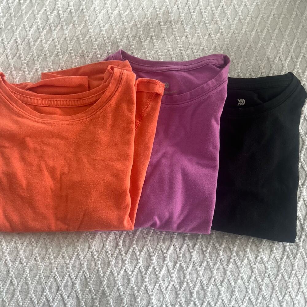 All in Motion size small 6/7 girls three pack T shirts